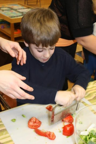 chopping tomatos (1)