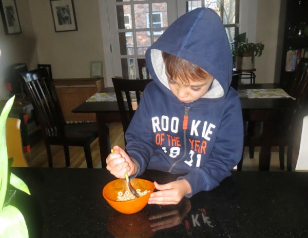 KatieTryingtoEatFrozenCheerios (1)