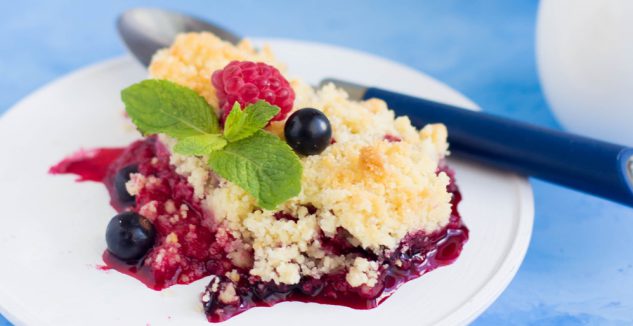Berry crumble whipped cream