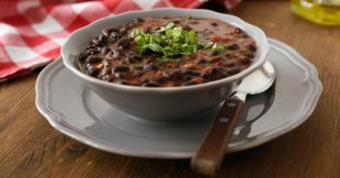 Sopa de frijol negro