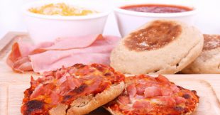 Trozos de pizzas English muffin