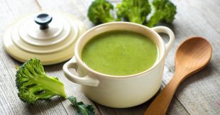Sopa de crema de brócoli